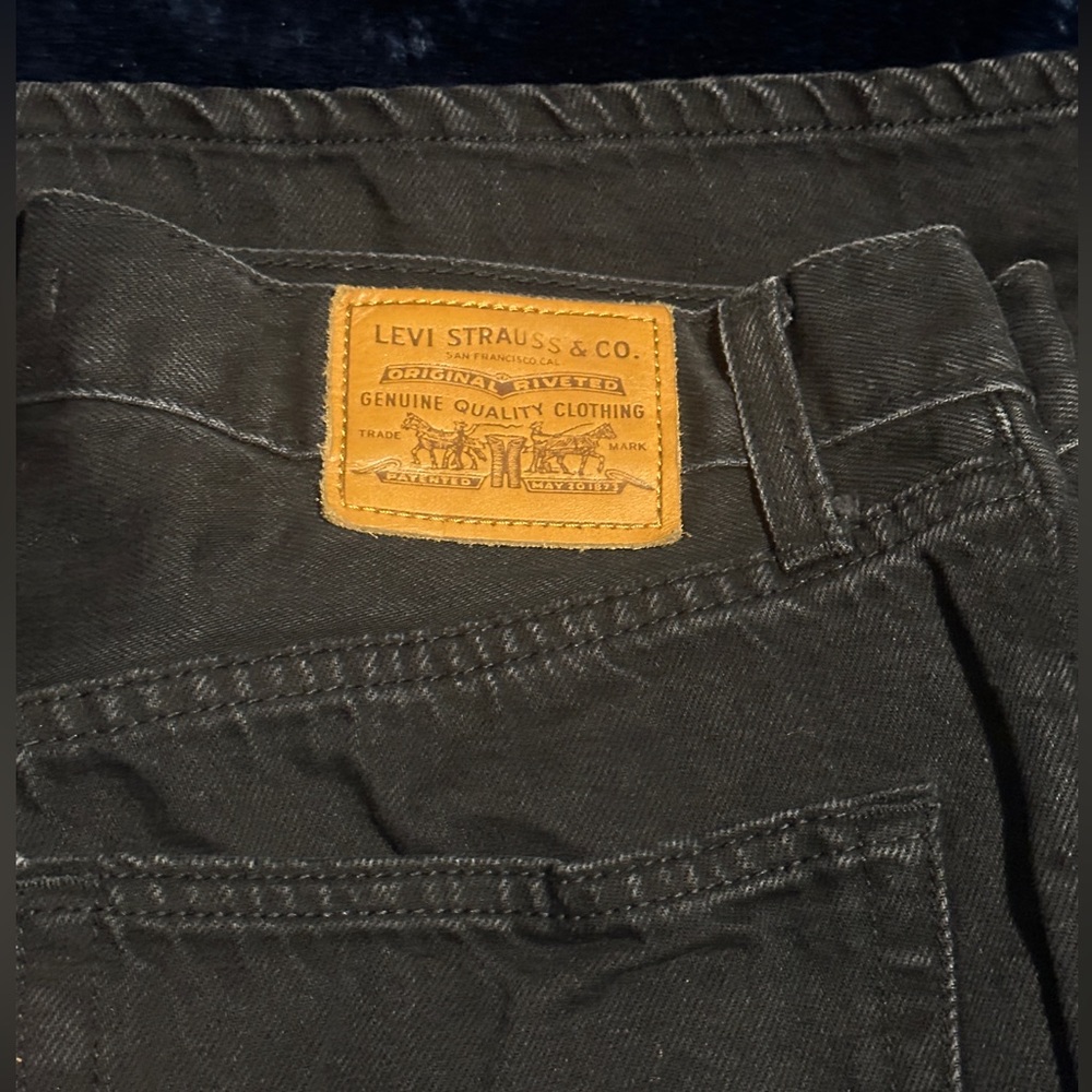 Black High Rise and Loose Flare Levis Size 29